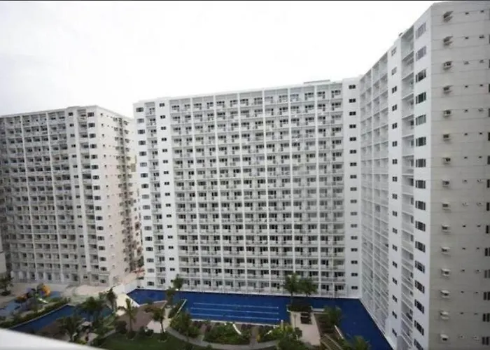 Shore D12 Near Airport- Sm Mall Of Apartment Manila