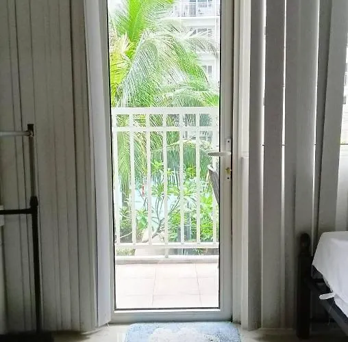 Shore D12 Near Airport- Sm Mall Of Apartment Manila
